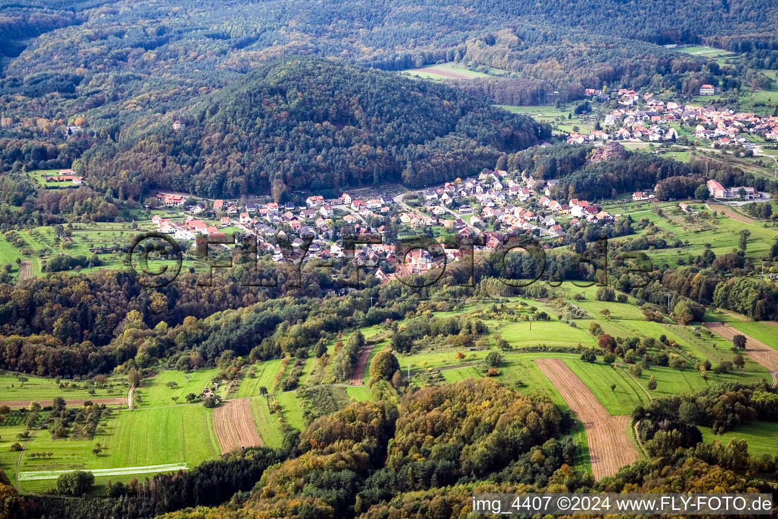 Ortsteil Stein in Gossersweiler-Stein im Bundesland Rheinland-Pfalz, Deutschland aus der Luft