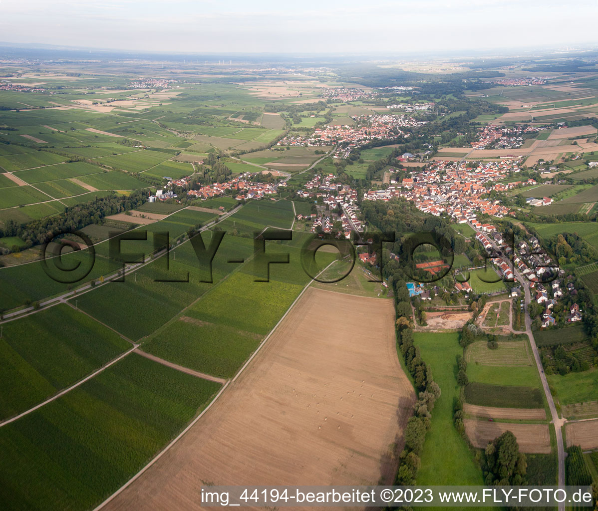 Ortsteil Klingen in Heuchelheim-Klingen im Bundesland Rheinland-Pfalz, Deutschland von einer Drohne aus