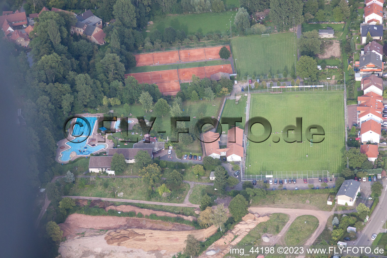 Ortsteil Klingen in Heuchelheim-Klingen im Bundesland Rheinland-Pfalz, Deutschland von der Drohne aus gesehen