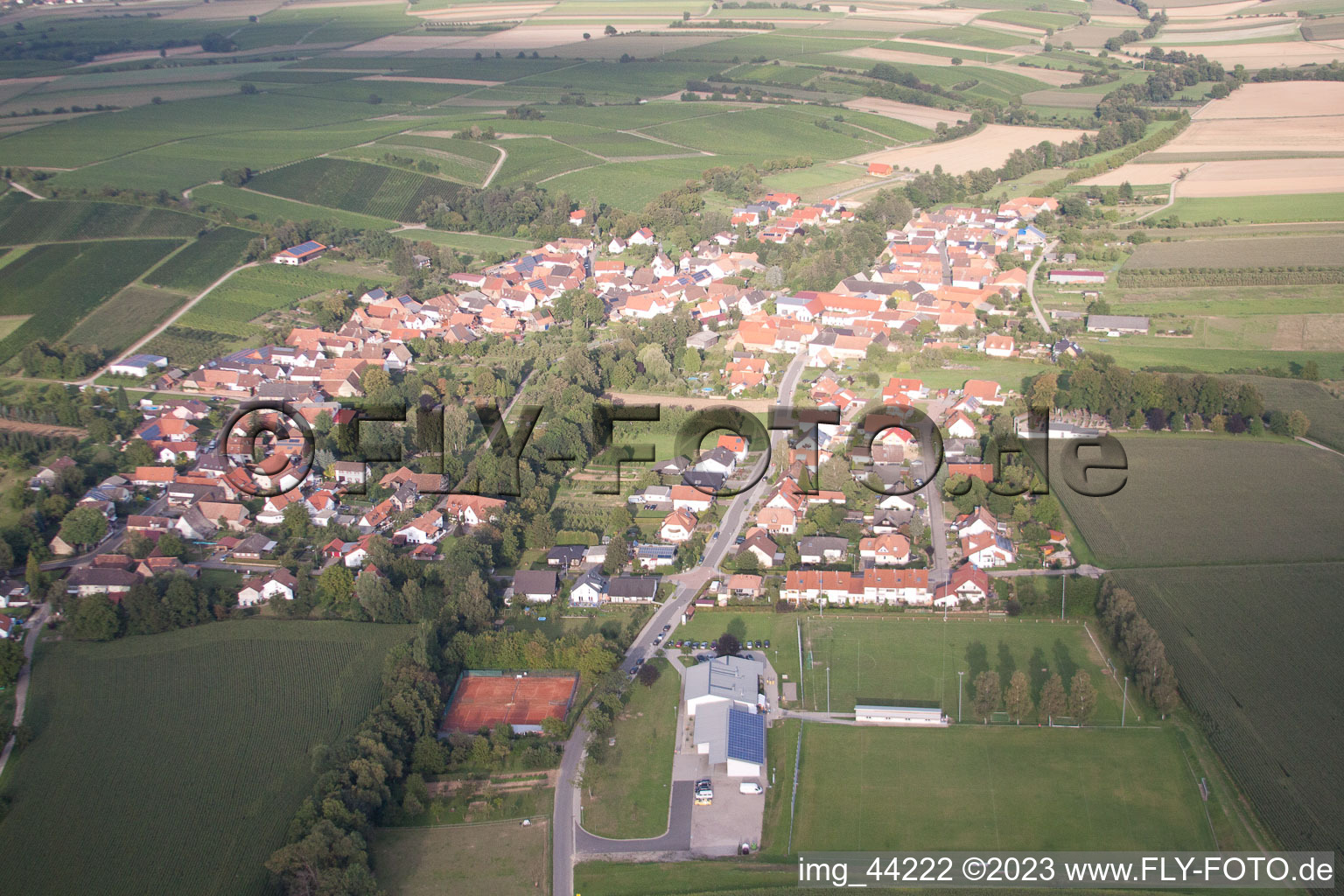 Schrägluftbild von Dierbach im Bundesland Rheinland-Pfalz, Deutschland