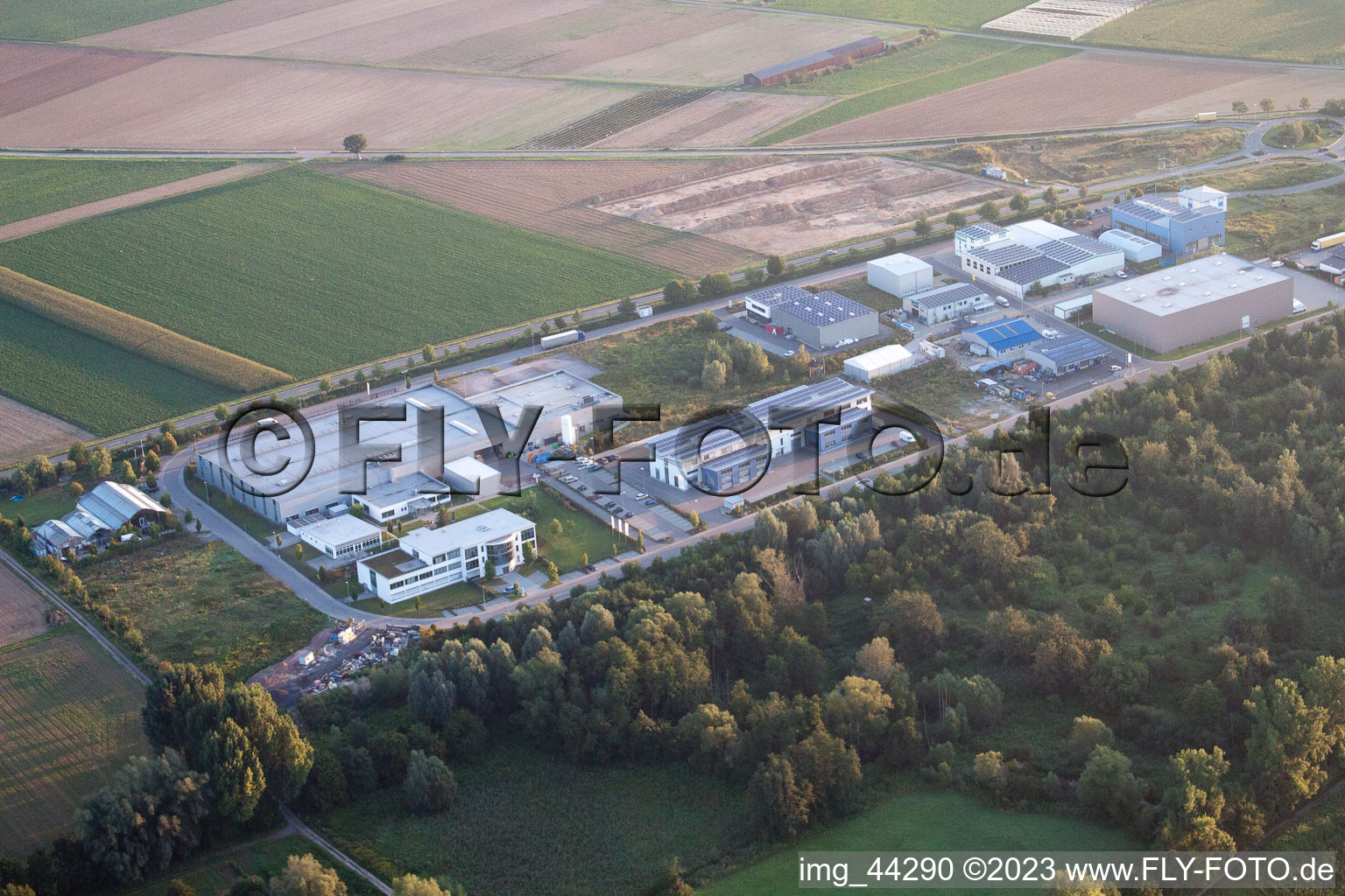 Gewerbegebiet West im Ortsteil Herxheim in Herxheim bei Landau/Pfalz im Bundesland Rheinland-Pfalz, Deutschland aus der Luft