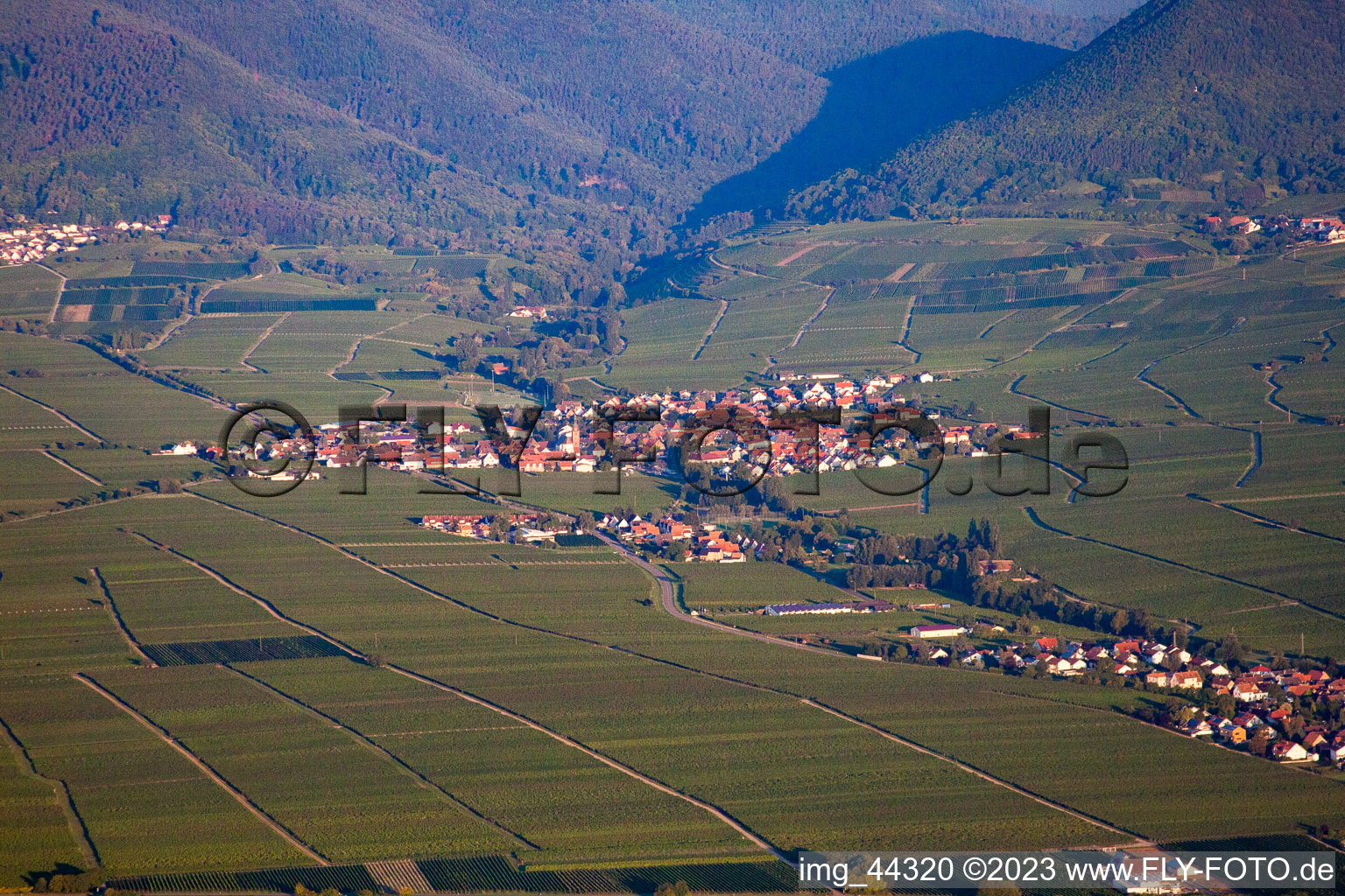 Hainfeld im Bundesland Rheinland-Pfalz, Deutschland von der Drohne aus gesehen
