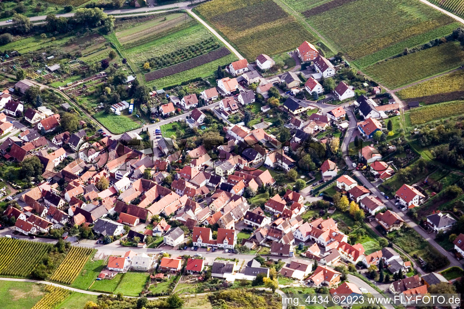 Luftaufnahme von Gleiszellen-Gleishohrbach im Ortsteil Gleishorbach in Gleiszellen-Gleishorbach im Bundesland Rheinland-Pfalz, Deutschland
