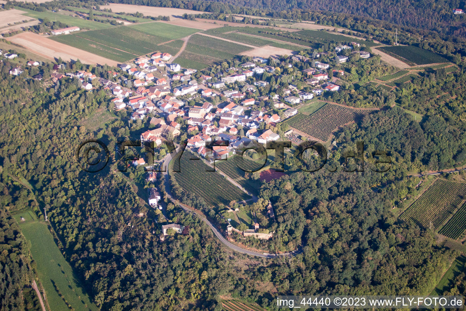 Battenberg im Bundesland Rheinland-Pfalz, Deutschland aus der Luft betrachtet