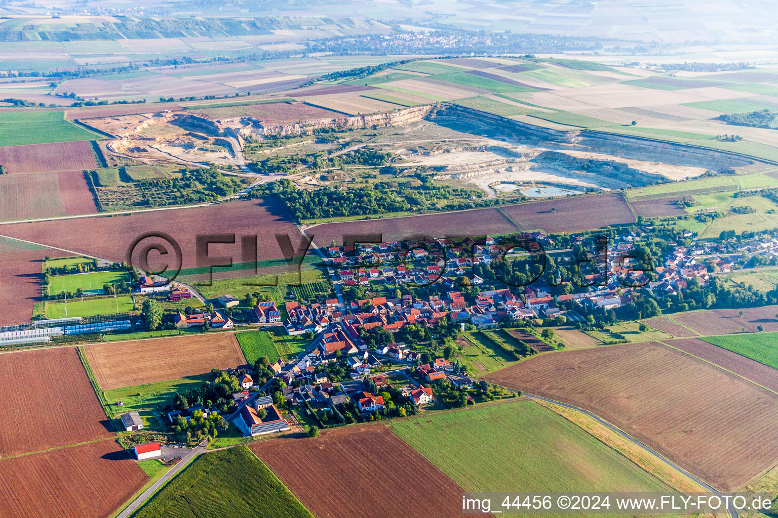 Dorf - Ansicht in Rüssingen im Bundesland Rheinland-Pfalz, Deutschland