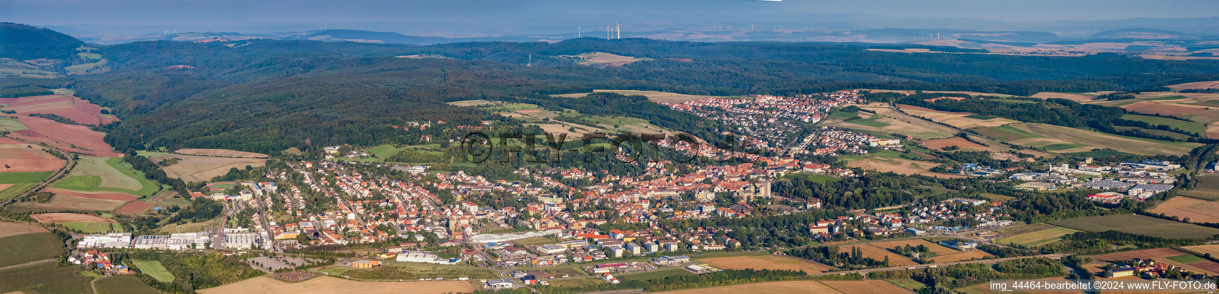 Panorama Perspektive Ortsansicht der Straßen und Häuser der Wohngebiete in Kirchheimbolanden im Bundesland Rheinland-Pfalz, Deutschland