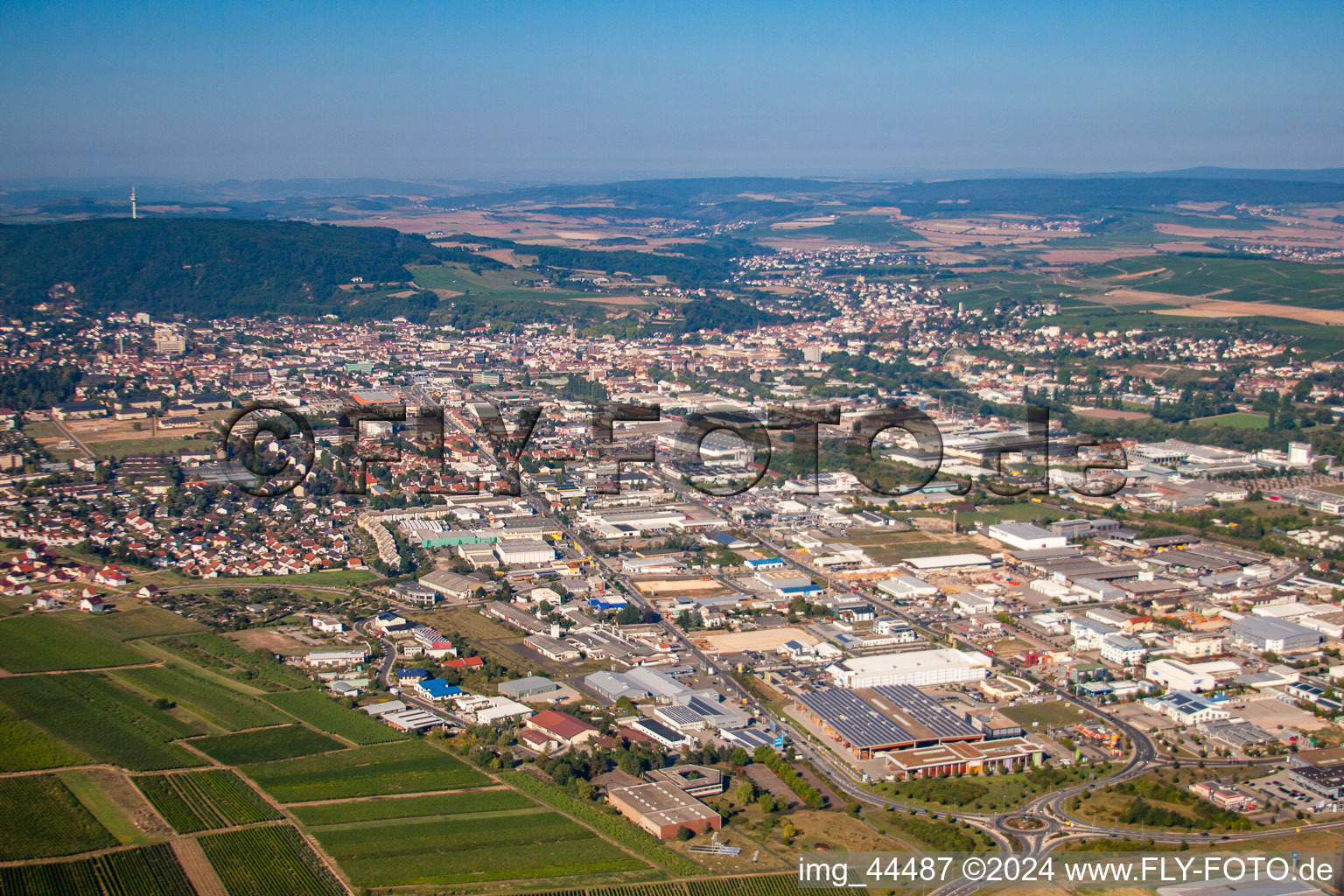 Luftbild von Ortsansicht der Straßen und Häuser der Wohngebiete in Bad Kreuznach im Ortsteil Planig im Bundesland Rheinland-Pfalz, Deutschland