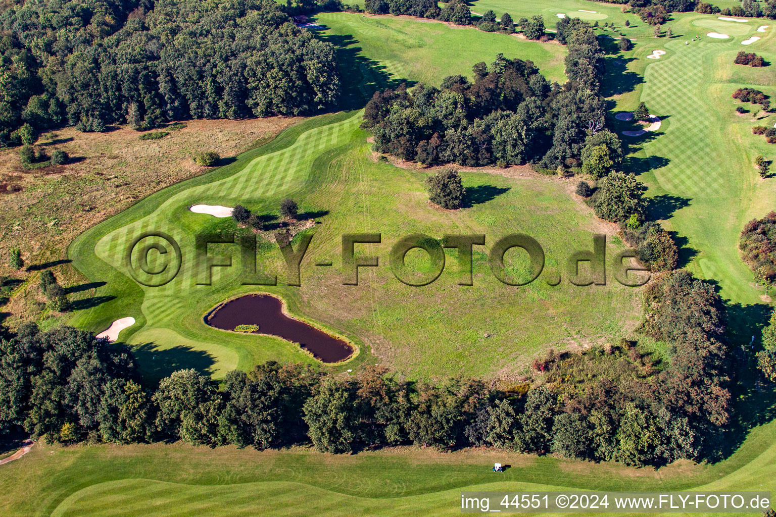 Luftaufnahme von Golfplatz am Wald am Schloß Miel in Swisttal im Bundesland Nordrhein-Westfalen, Deutschland