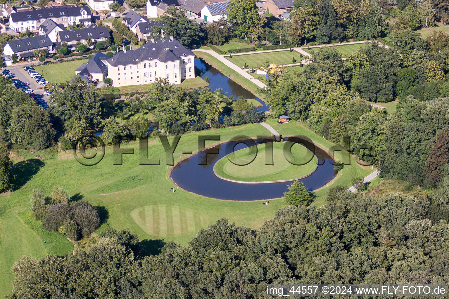 Gelände des Golfplatz des Golf Club Schloss Miel im Ortsteil Miel in Swisttal im Bundesland Nordrhein-Westfalen, Deutschland von oben