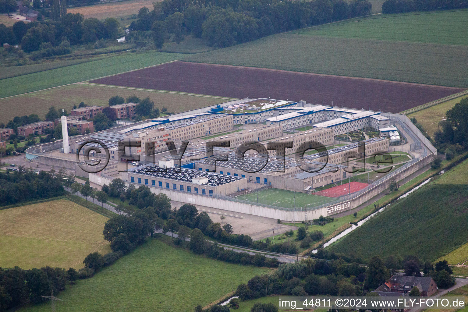 Luftbild von Von Sicherheitsumzäunung umgebenes Gelände der Justizvollzugsanstalt Geldern in Geldern im Bundesland Nordrhein-Westfalen, Deutschland