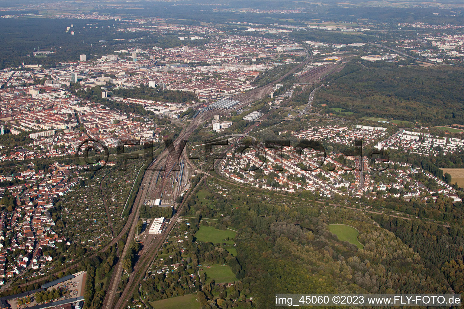 Luftbild von Karlsruhe von Südwesten im Ortsteil Beiertheim-Bulach im Bundesland Baden-Württemberg, Deutschland