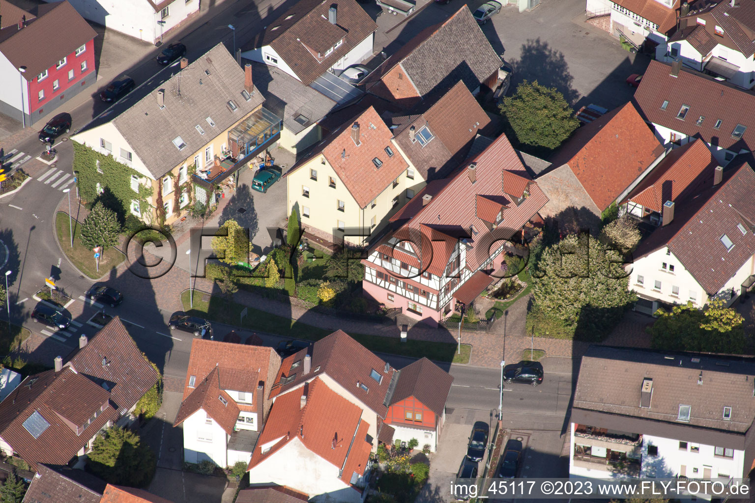 Luftaufnahme von Langensteinbach, Hauptstr in Karlsbad im Bundesland Baden-Württemberg, Deutschland