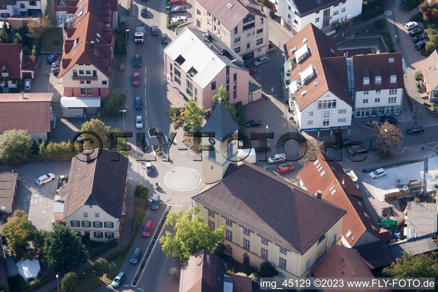 Luftaufnahme von Central Apotheke im Ortsteil Langensteinbach in Karlsbad im Bundesland Baden-Württemberg, Deutschland