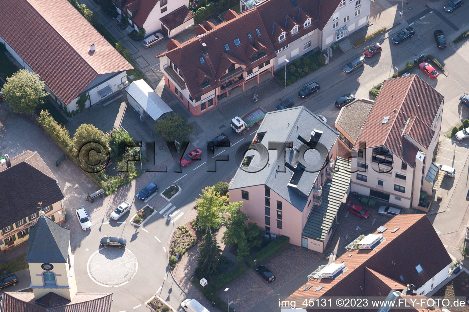 Schrägluftbild von Central Apotheke im Ortsteil Langensteinbach in Karlsbad im Bundesland Baden-Württemberg, Deutschland