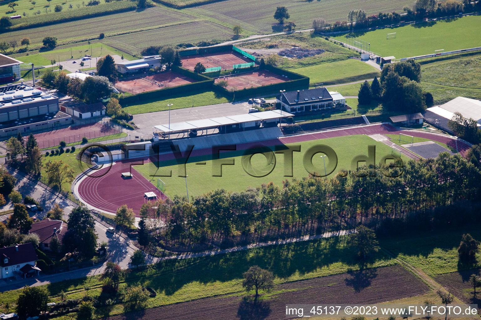 Luftbild von Langensteinbach, Sportgelände des SV-Langensteinbach in Karlsbad im Bundesland Baden-Württemberg, Deutschland