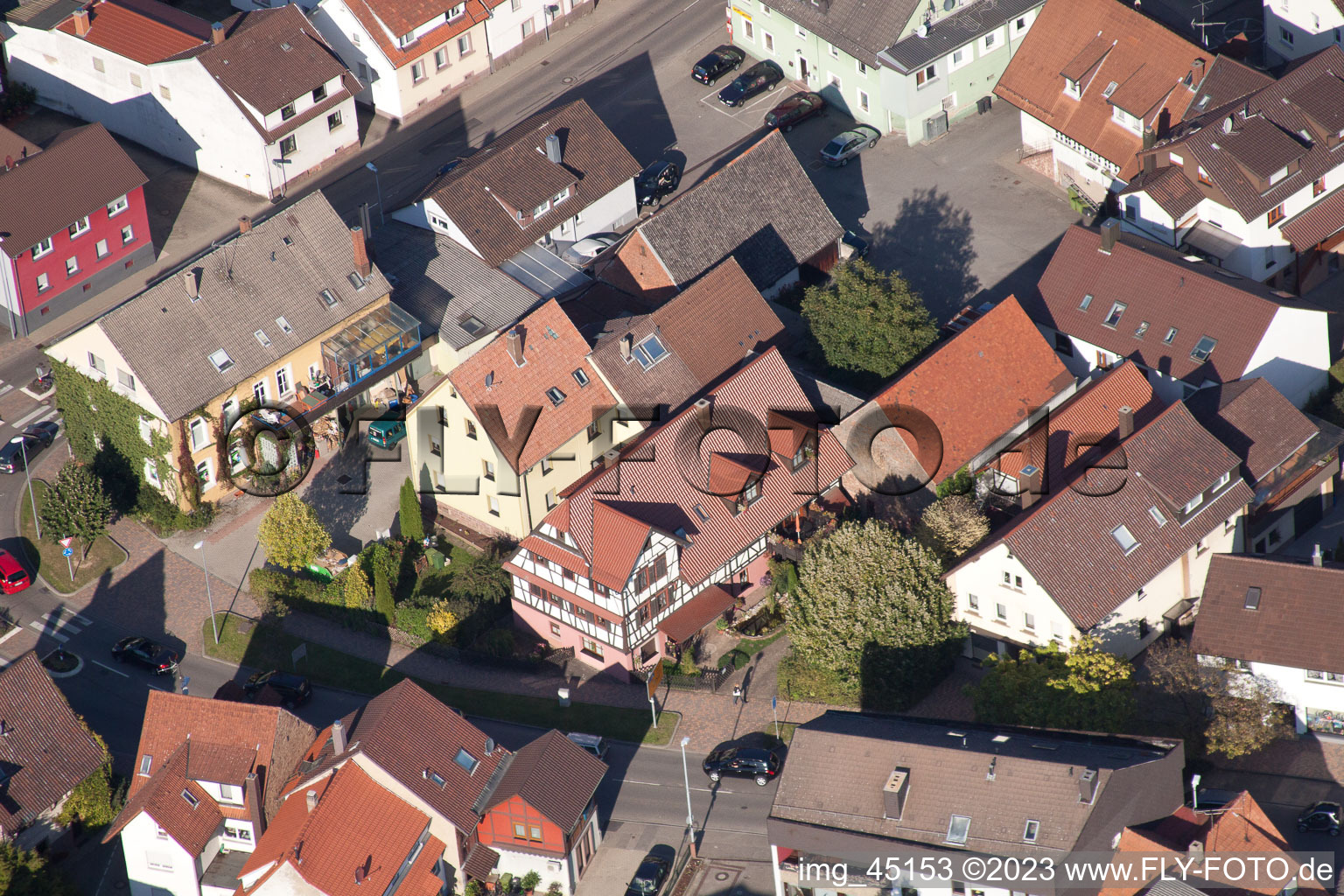 Drohnenbild von Langensteinbach, Hauptstr in Karlsbad im Bundesland Baden-Württemberg, Deutschland