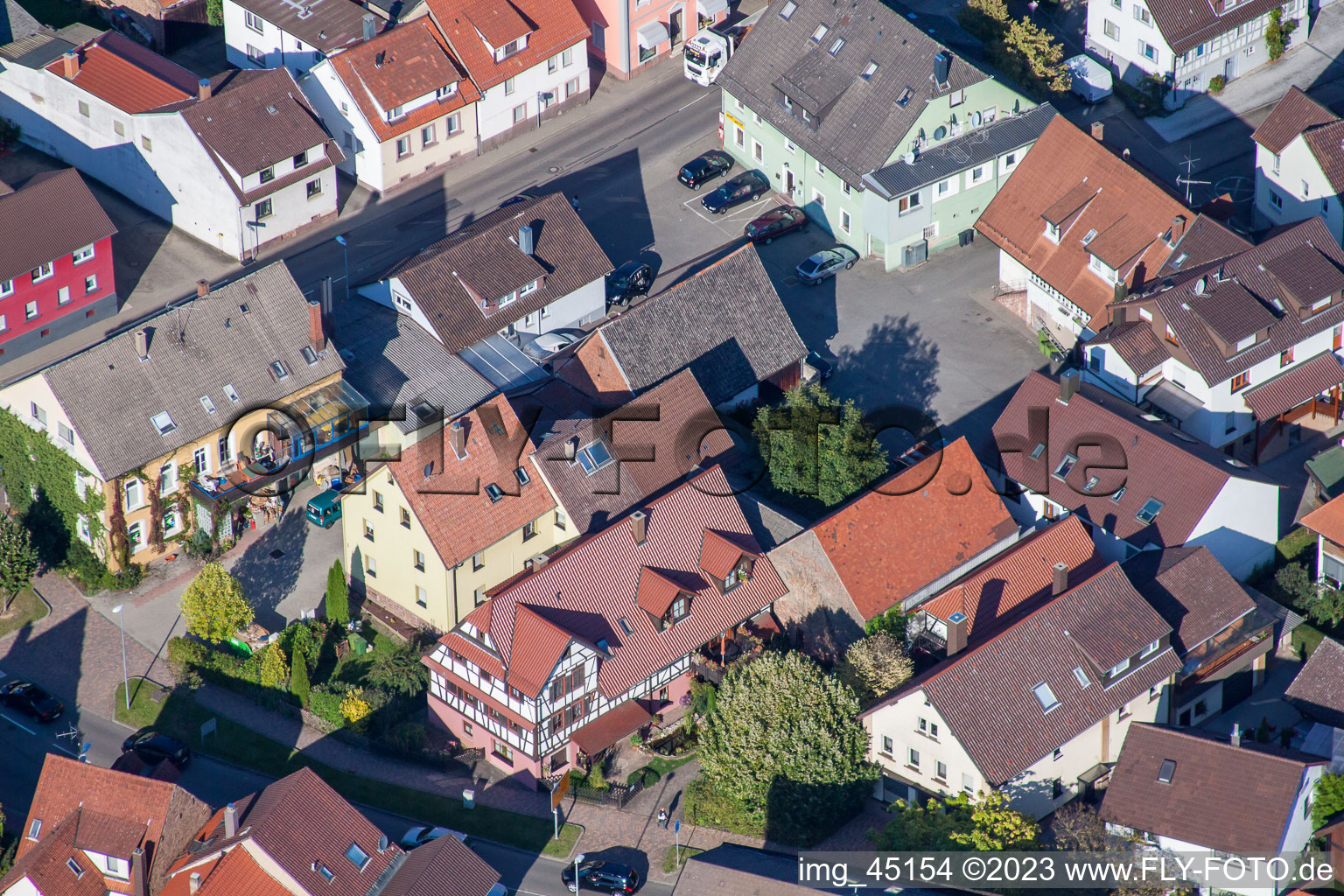 Luftbild von Hauptstr im Ortsteil Langensteinbach in Karlsbad im Bundesland Baden-Württemberg, Deutschland