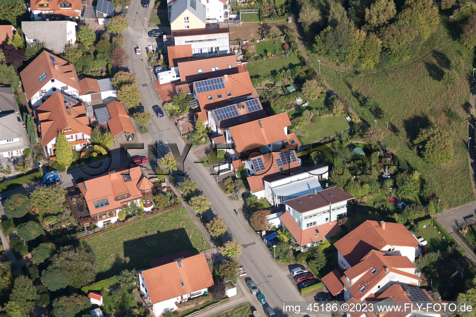Langensteinbach, Mozartstr in Karlsbad im Bundesland Baden-Württemberg, Deutschland aus der Luft betrachtet
