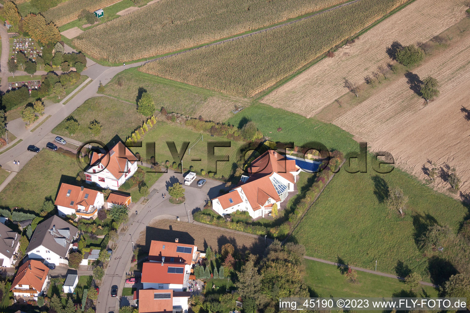 Luftbild von Fliederstr im Ortsteil Langensteinbach in Karlsbad im Bundesland Baden-Württemberg, Deutschland