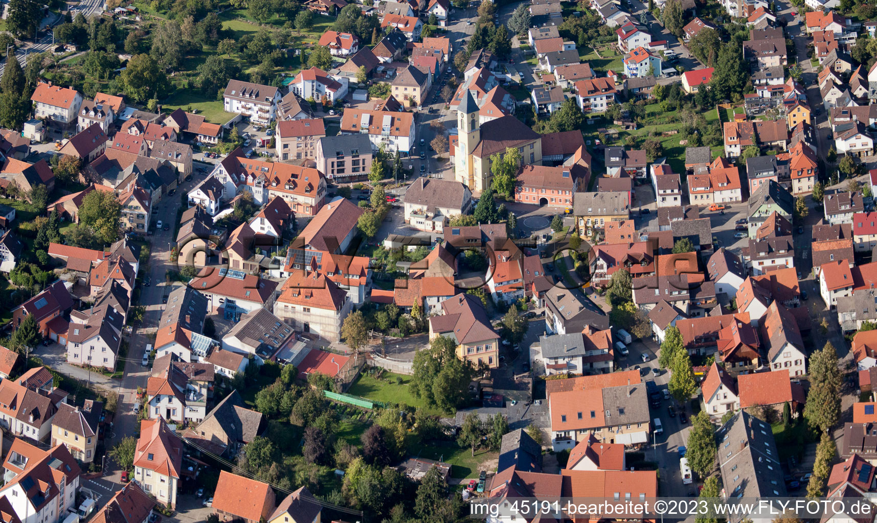 Langensteinbach, Hauptstr in Karlsbad im Bundesland Baden-Württemberg, Deutschland von einer Drohne aus