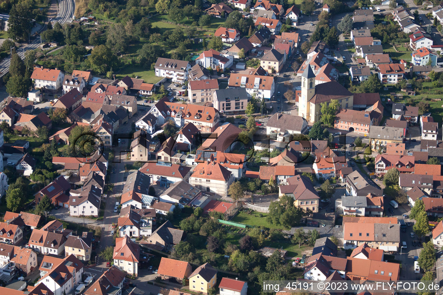 Langensteinbach, Hauptstr in Karlsbad im Bundesland Baden-Württemberg, Deutschland von der Drohne aus gesehen