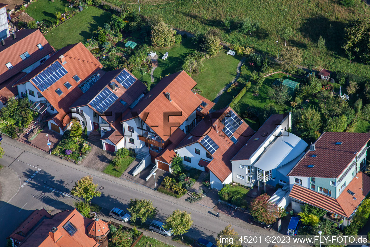 Mozartstr im Ortsteil Langensteinbach in Karlsbad im Bundesland Baden-Württemberg, Deutschland aus der Luft betrachtet
