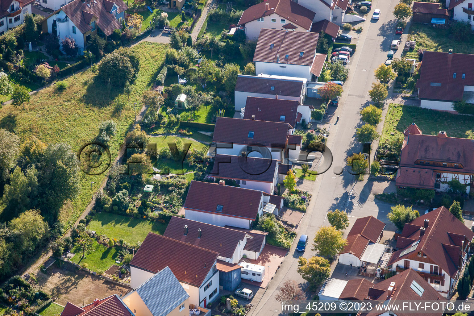 Drohnenbild von Mozartstr im Ortsteil Langensteinbach in Karlsbad im Bundesland Baden-Württemberg, Deutschland
