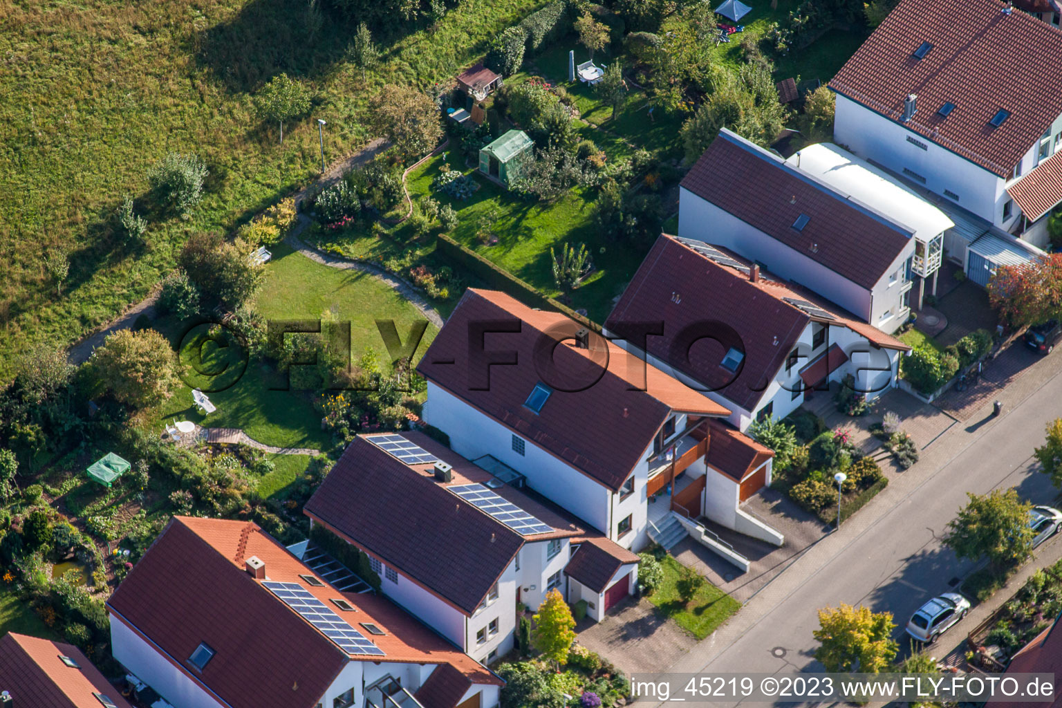 Luftbild von Mozartstr im Ortsteil Langensteinbach in Karlsbad im Bundesland Baden-Württemberg, Deutschland