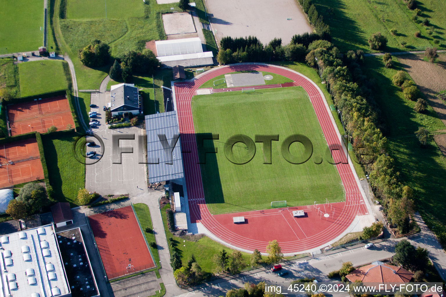 Luftaufnahme von Langensteinbach, Sportgelände des SV-Langensteinbach in Karlsbad im Bundesland Baden-Württemberg, Deutschland