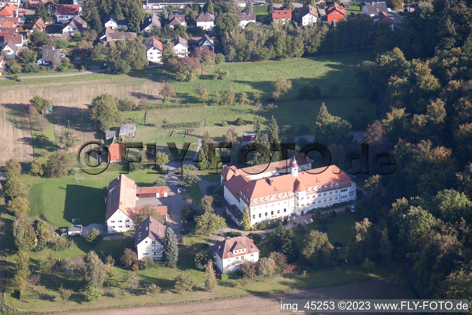 Luftaufnahme von Langensteinbach, Bibelheim in Karlsbad im Bundesland Baden-Württemberg, Deutschland