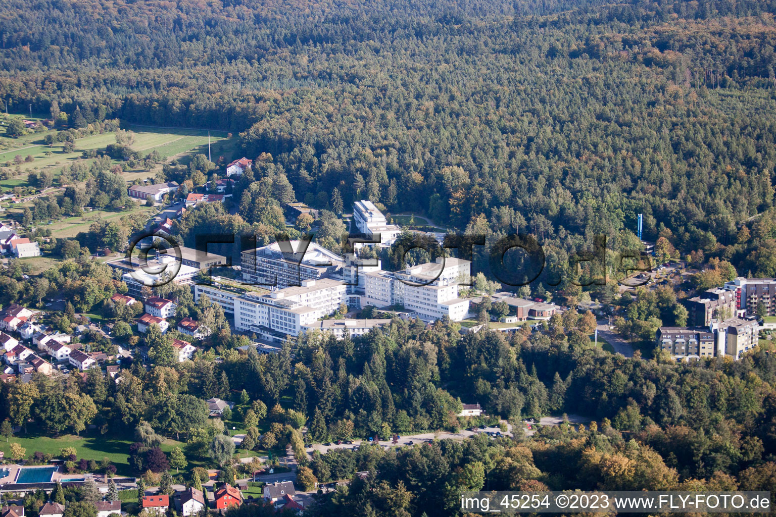 Luftaufnahme von Langensteinbach, SRH Klinikum Karlsbad-Langensteinbach im Bundesland Baden-Württemberg, Deutschland