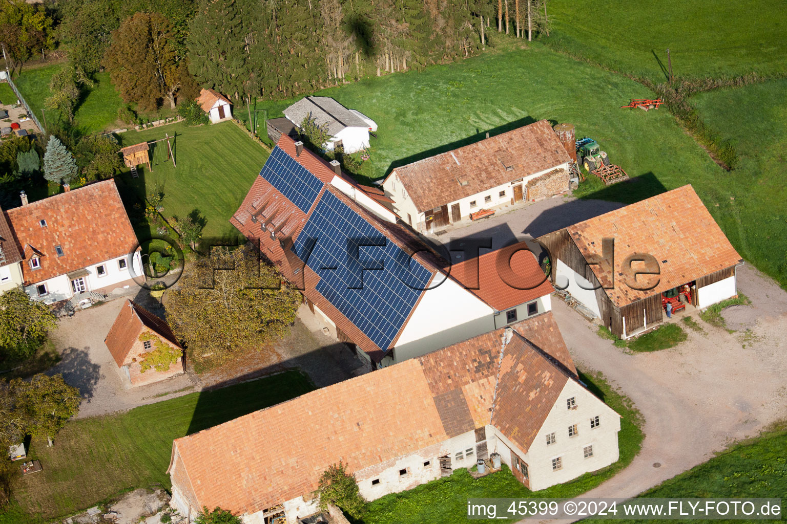 Ortsteil Deutschhof in Kapellen-Drusweiler im Bundesland Rheinland-Pfalz, Deutschland von der Drohne aus gesehen