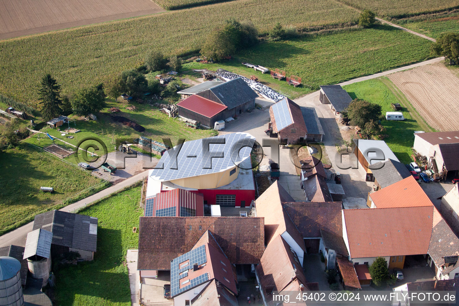 Schrägluftbild von Ortsteil Deutschhof in Kapellen-Drusweiler im Bundesland Rheinland-Pfalz, Deutschland