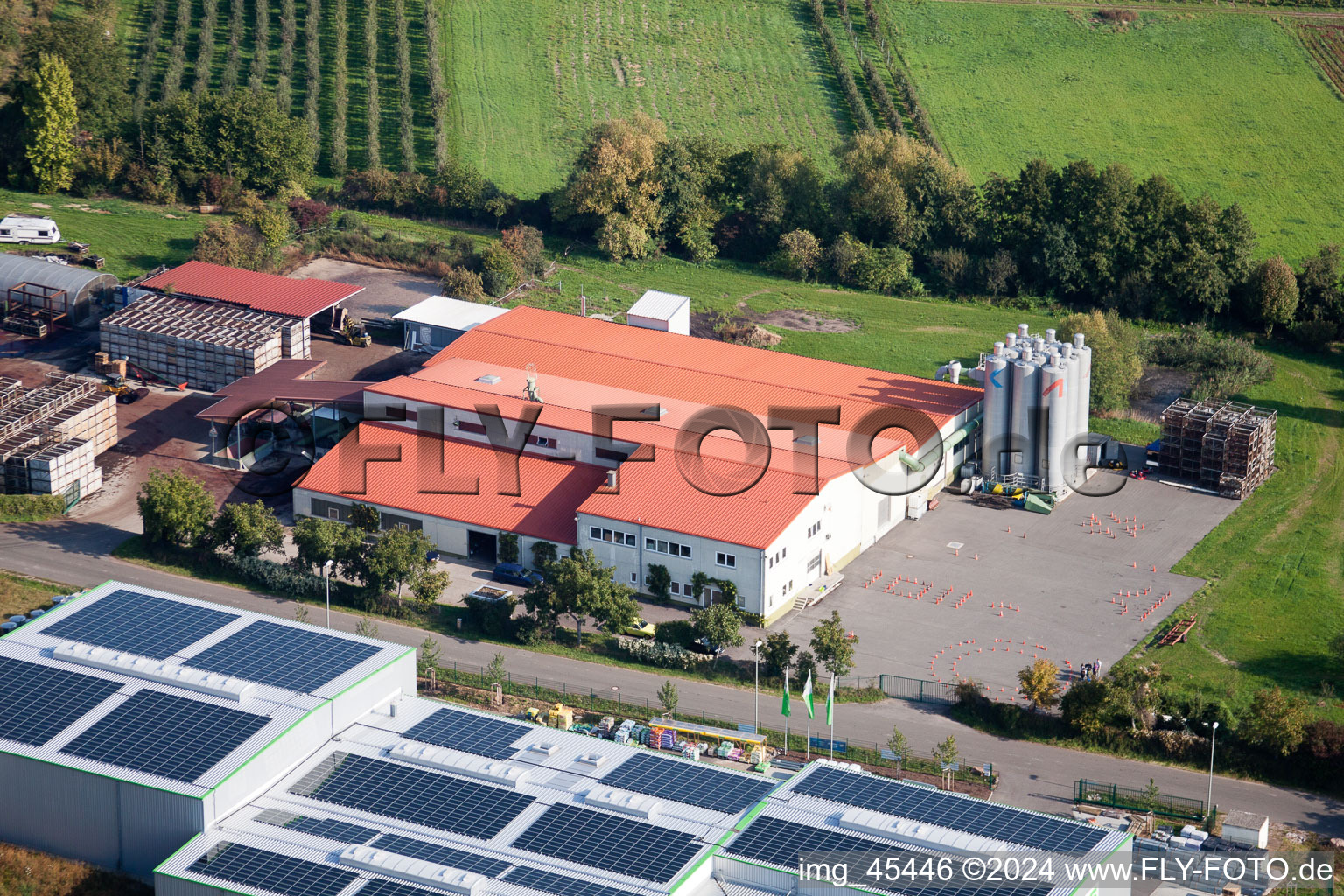 Luftbild von Winzergenossenschaft in Ilbesheim bei Landau in der Pfalz im Bundesland Rheinland-Pfalz, Deutschland
