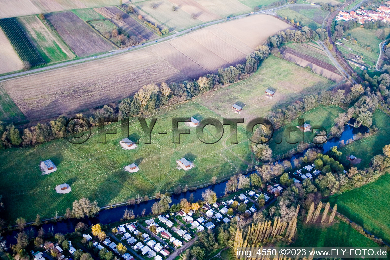 Rülzheim, Straussenfarm Mhou im Bundesland Rheinland-Pfalz, Deutschland aus der Luft