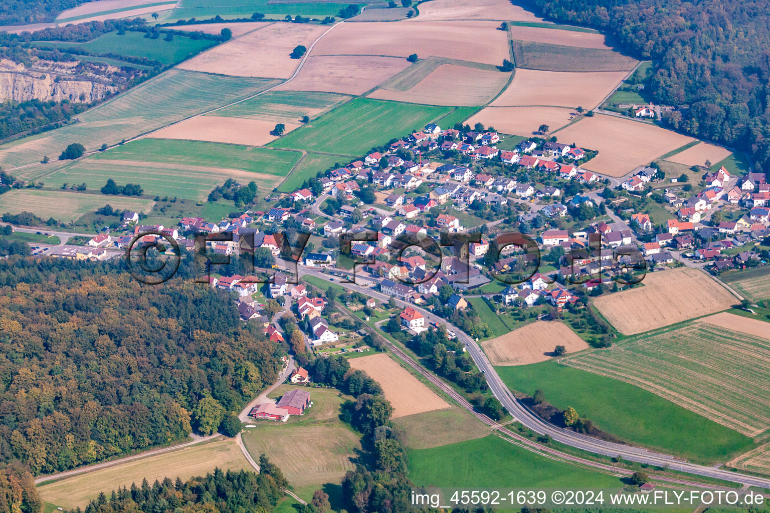 Luftaufnahme von Neckarbischofsheim im Bundesland Baden-Württemberg, Deutschland