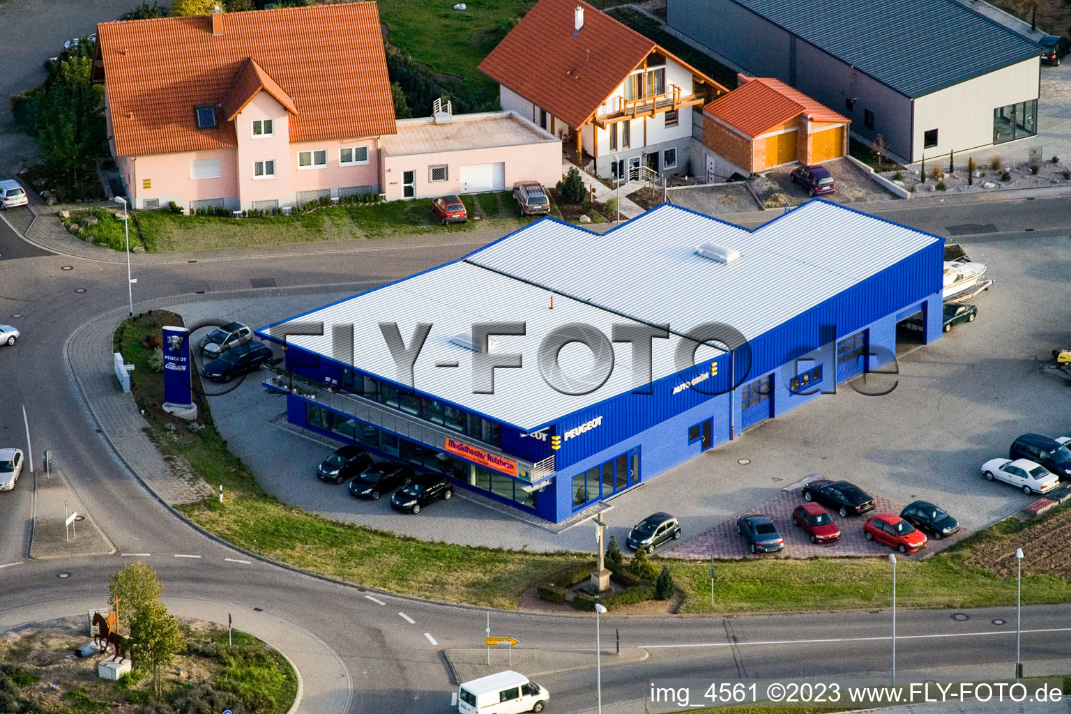 Luftaufnahme von Rülzheim, Nordring, Peugeot Autohaus Grün im Bundesland Rheinland-Pfalz, Deutschland