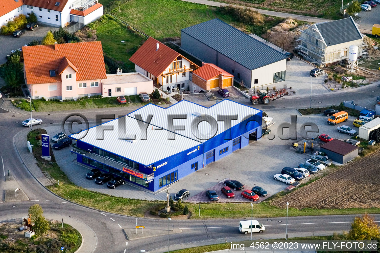Schrägluftbild von Rülzheim, Nordring, Peugeot Autohaus Grün im Bundesland Rheinland-Pfalz, Deutschland