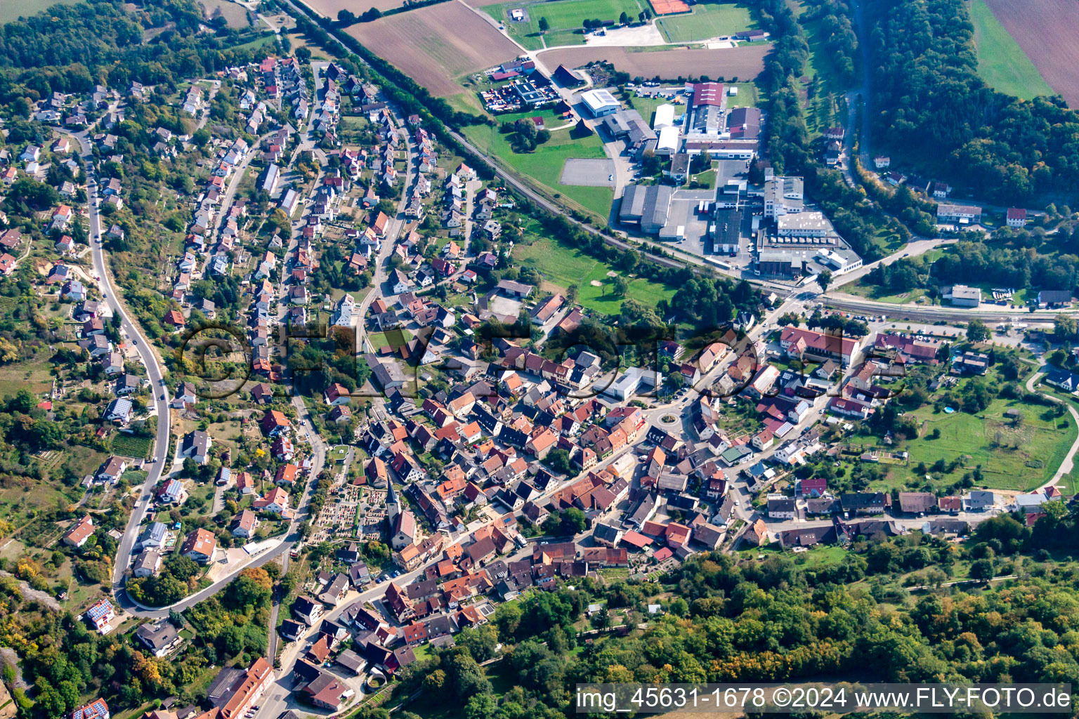 Schrägluftbild von Roigheim im Bundesland Baden-Württemberg, Deutschland
