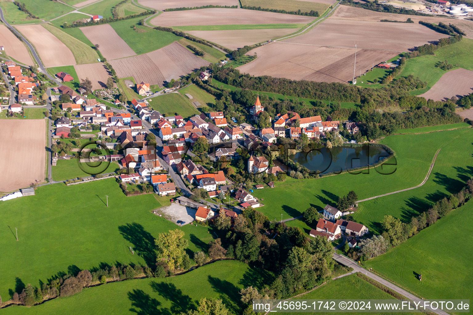 Dorfansicht im Ortsteil Burgambach in Scheinfeld im Bundesland Bayern, Deutschland