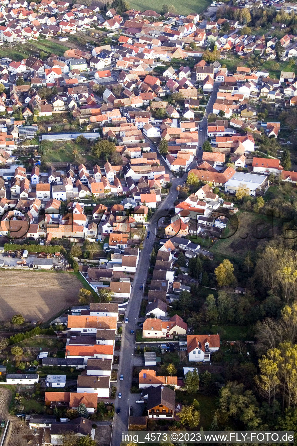 Luftaufnahme von Hördt von Süden im Bundesland Rheinland-Pfalz, Deutschland