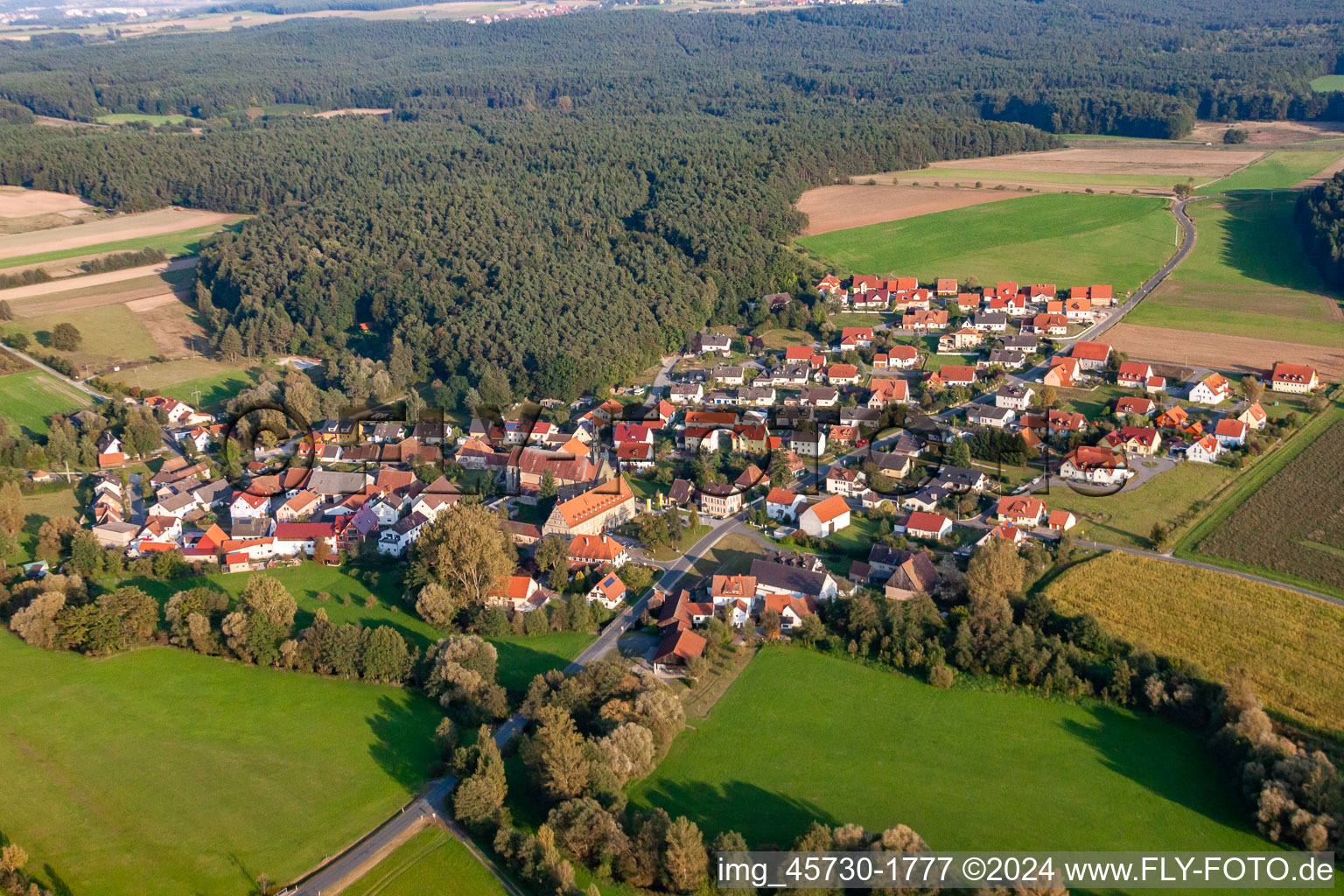 Luftbild von Ortsteil Schlüsselau in Frensdorf im Bundesland Bayern, Deutschland