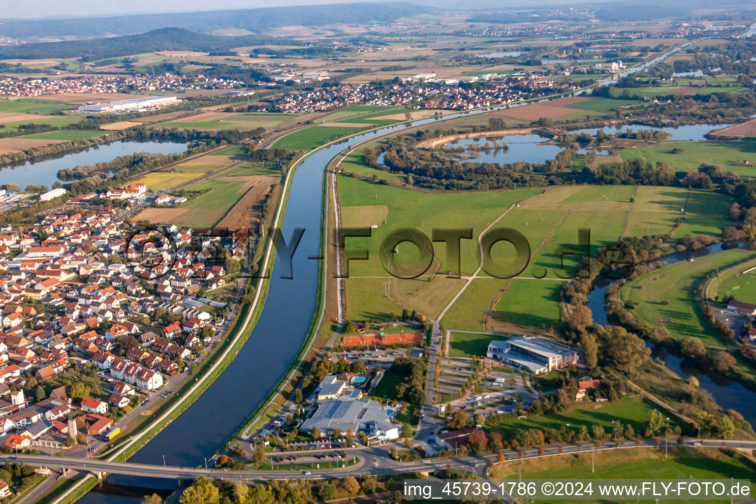 Luftbild von Donaukanal in Hirschaid im Bundesland Bayern, Deutschland