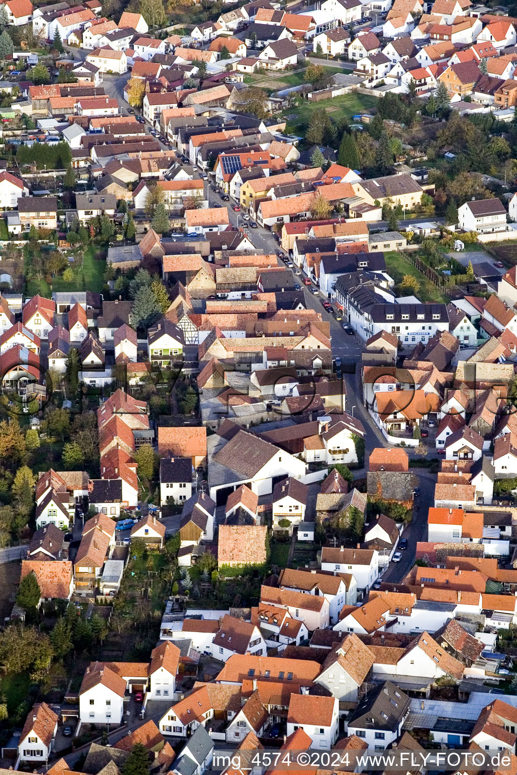 Luftbild von Ortsansicht der Straßen und Häuser der Wohngebiete in Hördt im Bundesland Rheinland-Pfalz, Deutschland