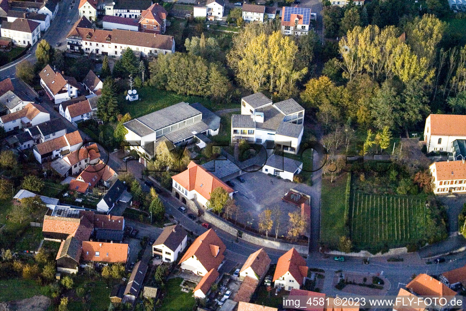 Luftbild von Hördt, Heiligenberg, Kirche im Bundesland Rheinland-Pfalz, Deutschland