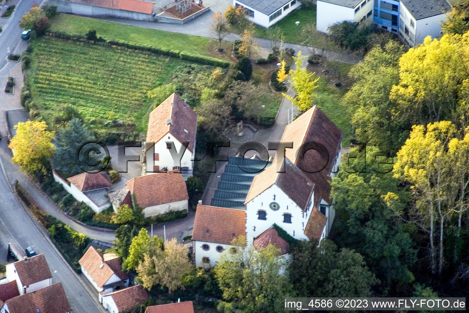 Luftaufnahme von Hördt, Heiligenberg, Kirche im Bundesland Rheinland-Pfalz, Deutschland
