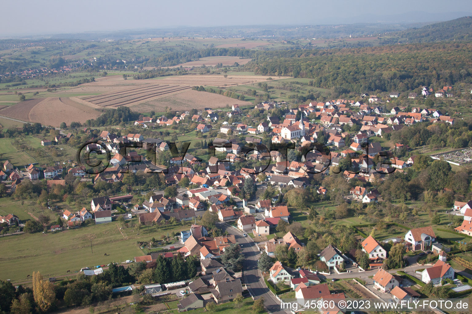Merkwiller-Pechelbronn im Bundesland Bas-Rhin, Frankreich aus der Vogelperspektive