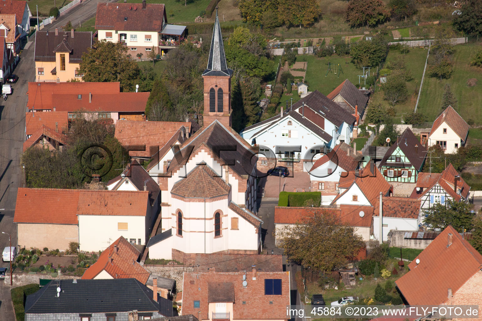 Gœrsdorf im Bundesland Bas-Rhin, Frankreich aus der Drohnenperspektive