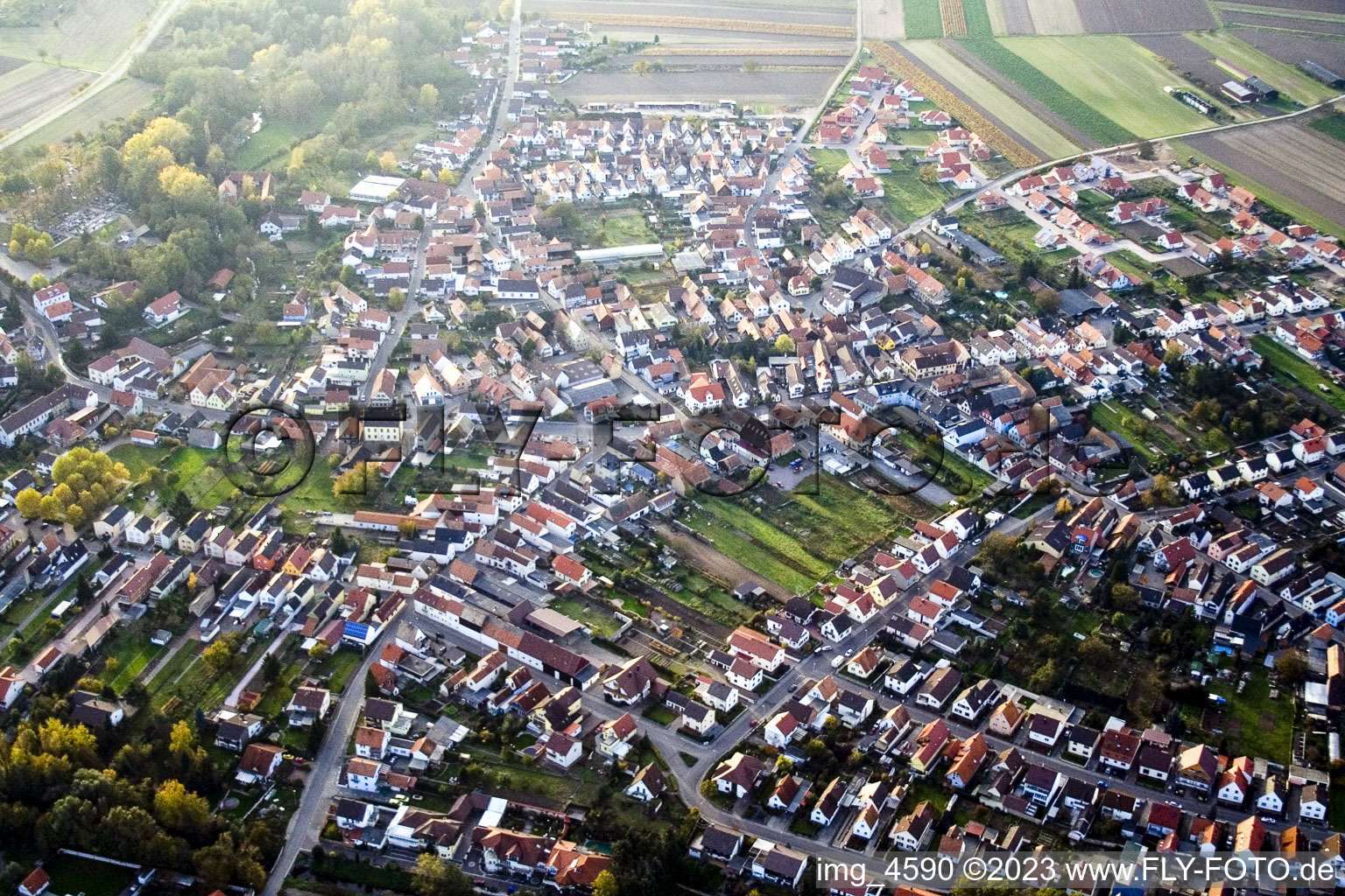 Luftaufnahme von Hördt von Osten im Bundesland Rheinland-Pfalz, Deutschland