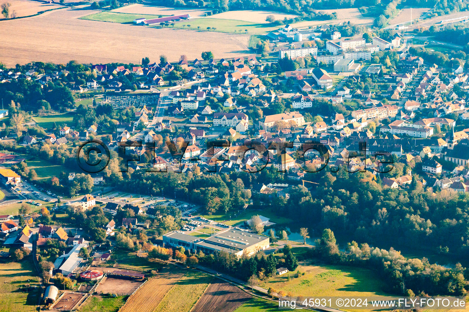 Lauterbourg im Bundesland Bas-Rhin, Frankreich aus der Drohnenperspektive